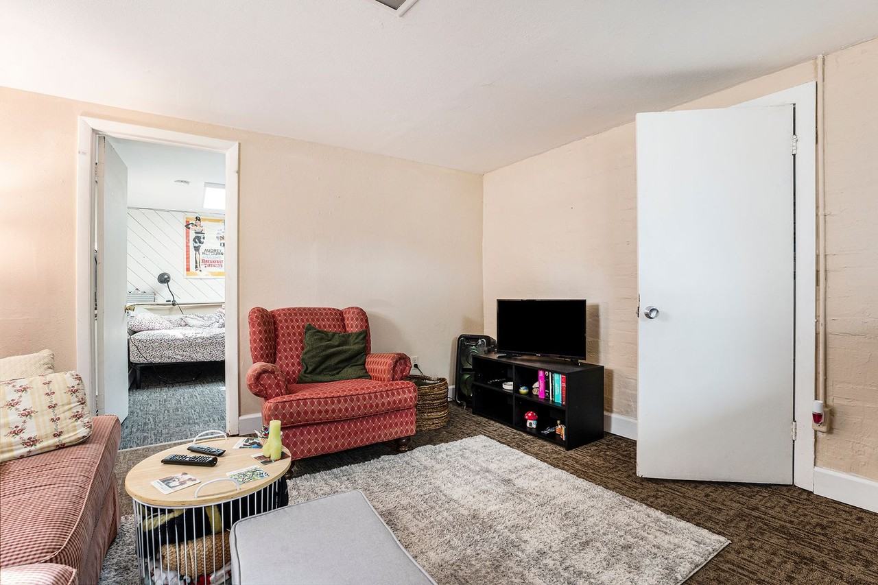 769 1/2 University Ave - Photo 6 of 14