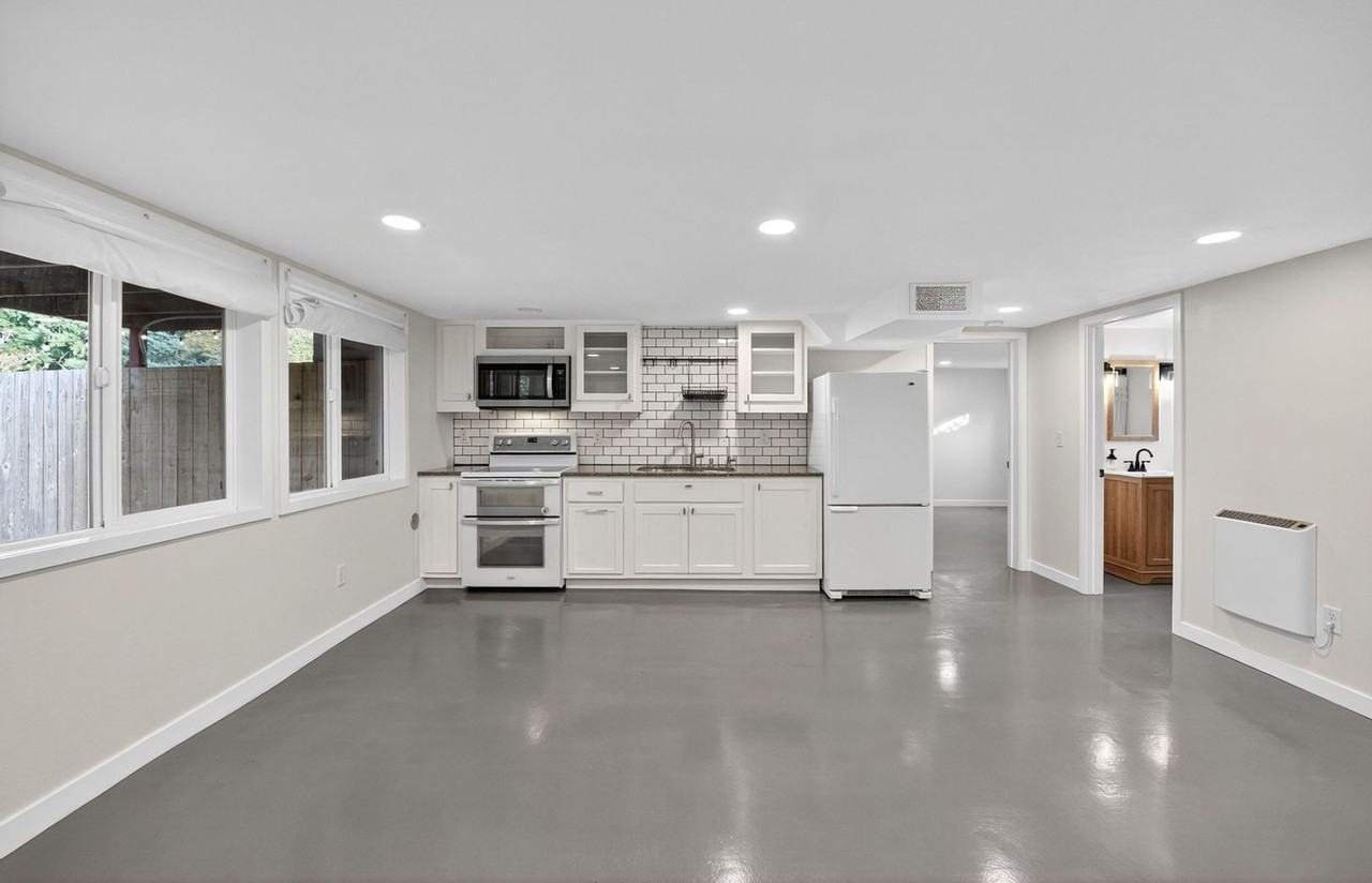 5614 35th Ave E - Photo 3 of 32