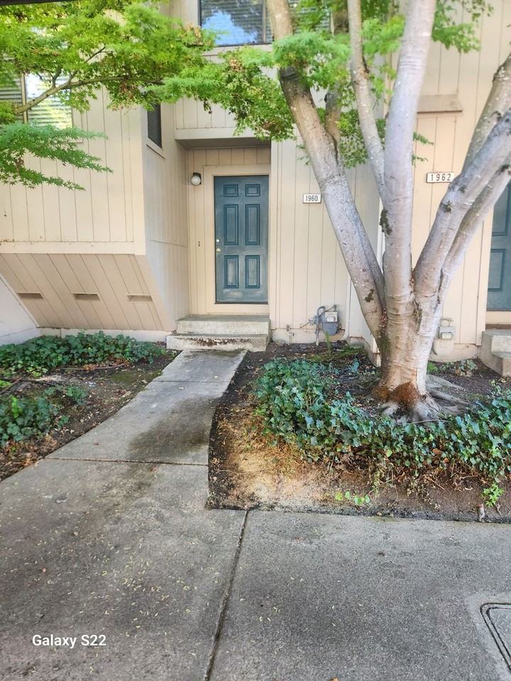 1960 Windmill Cir - Photo 2 of 21