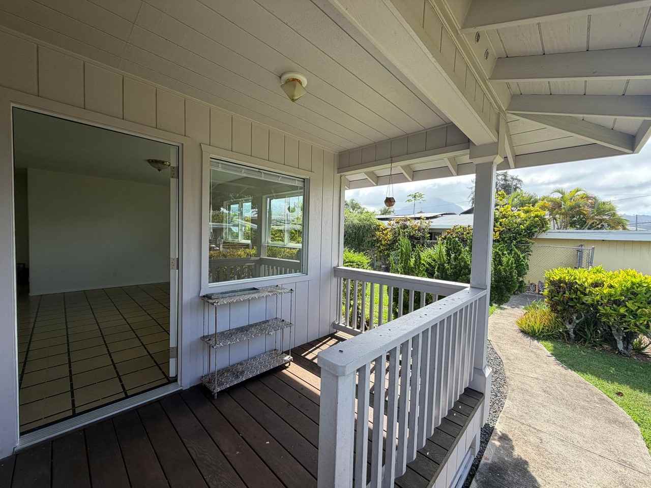 517 Kaulani Way - Photo 2 of 26