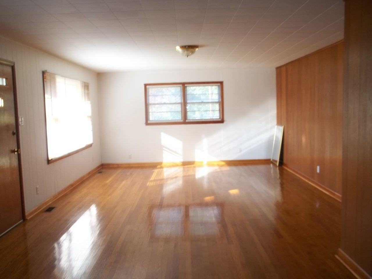 115 Armstrong Cir - Photo 2 of 14