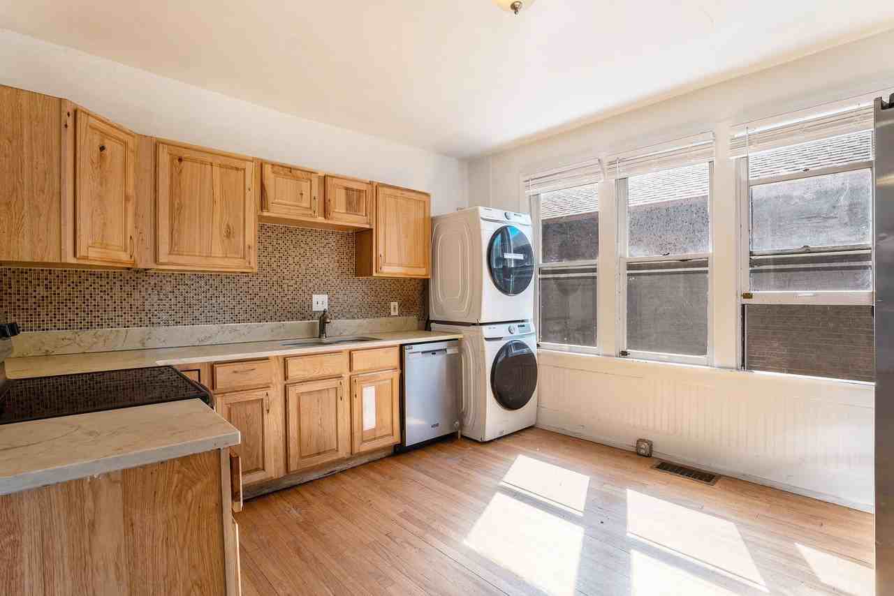 1308 Grandview Ave - Photo 4 of 17