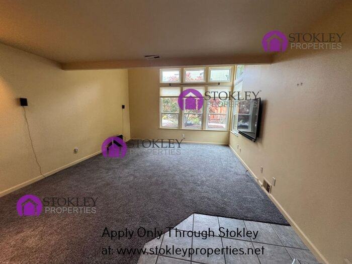 2711 Subec Ln - Photo 3 of 18