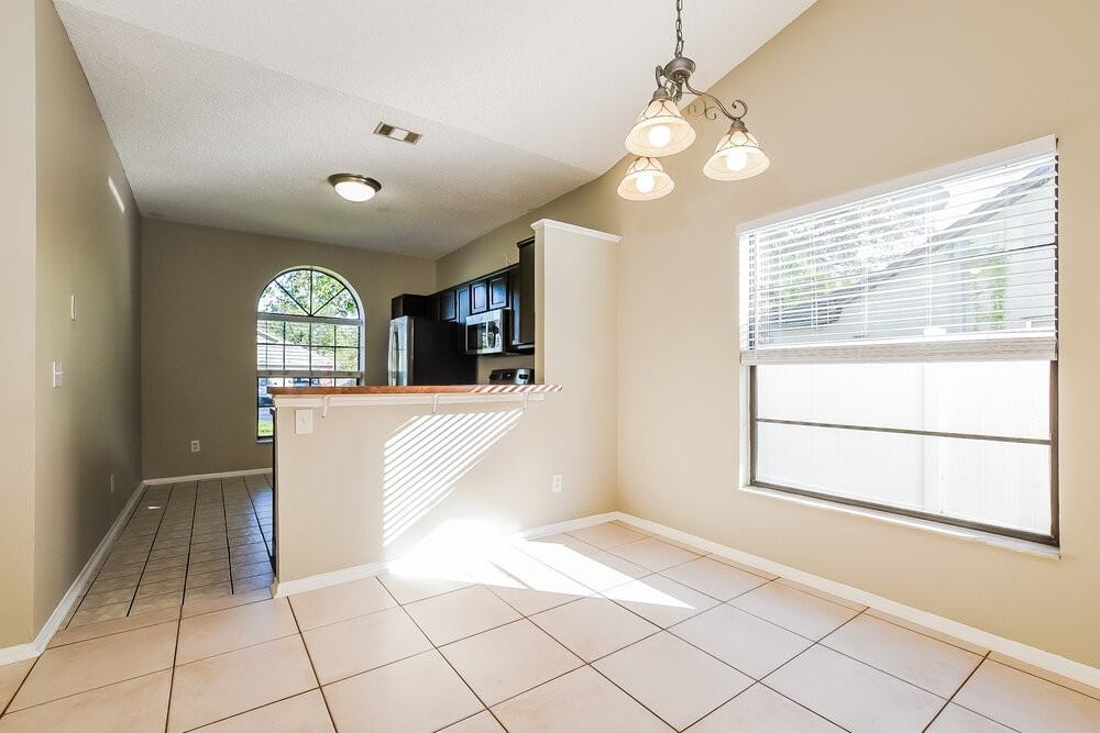 1027 Covington St - Photo 5 of 16