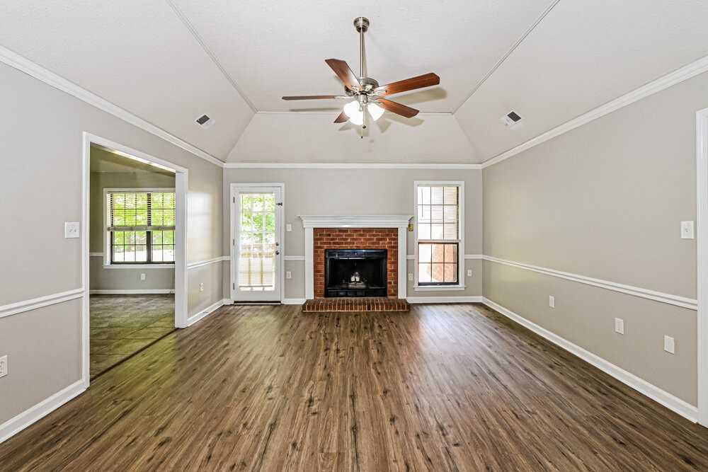 6770 Lake Point Cir - Photo 3 of 16