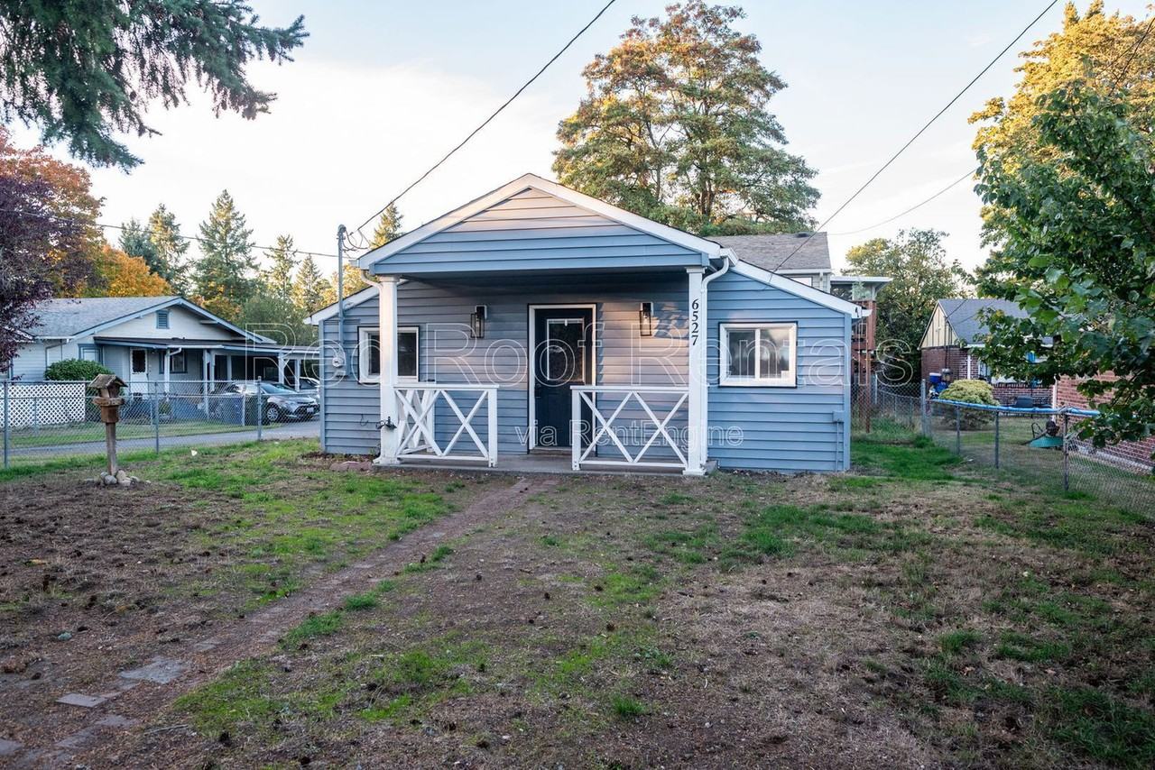 6527 95th St Sw #A - Photo 2 of 18