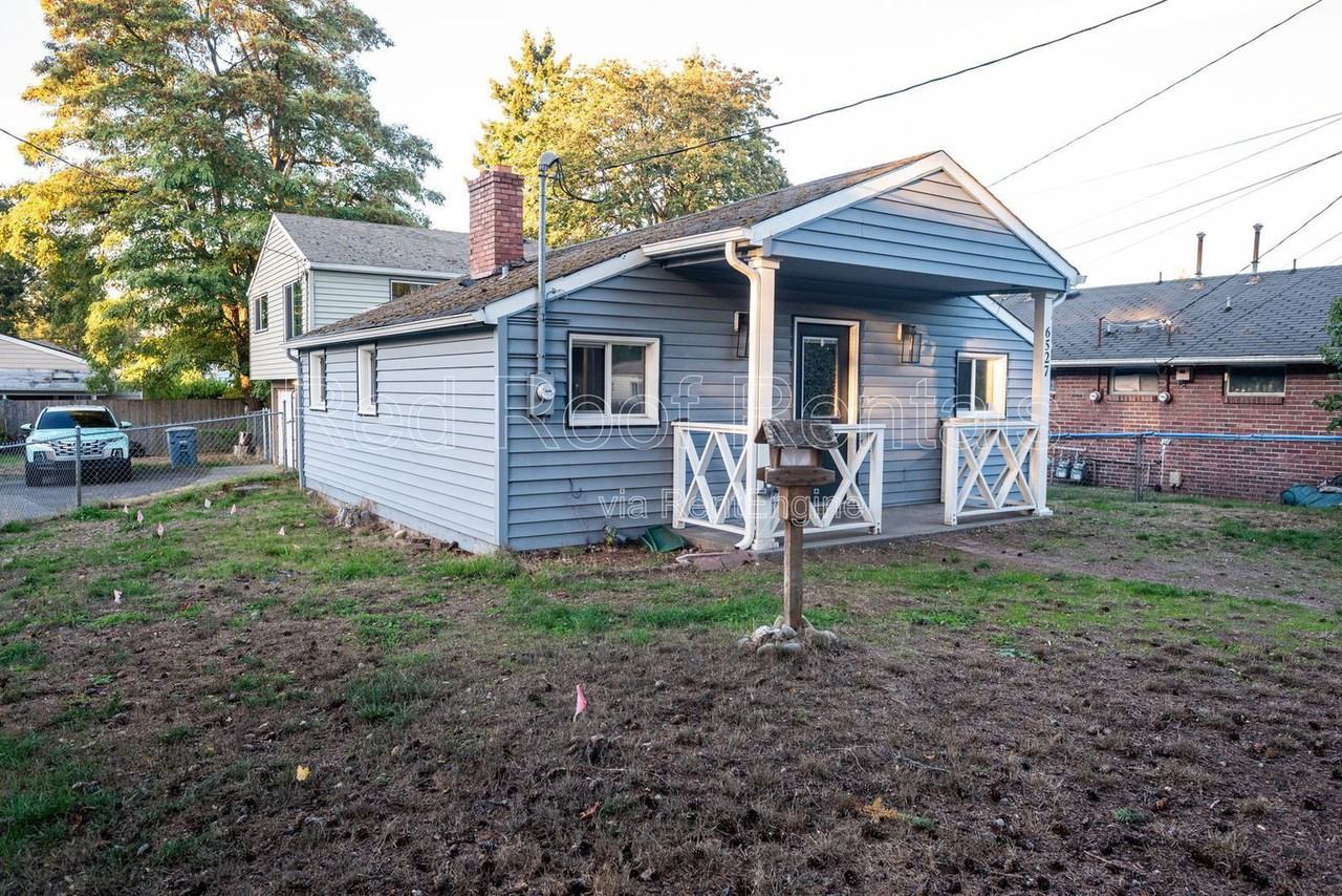 6527 95th St Sw #A - Photo 3 of 18