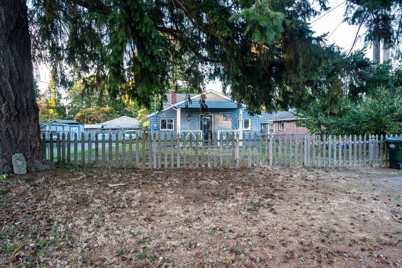 6527 95th St Sw #A - Photo 4 of 18