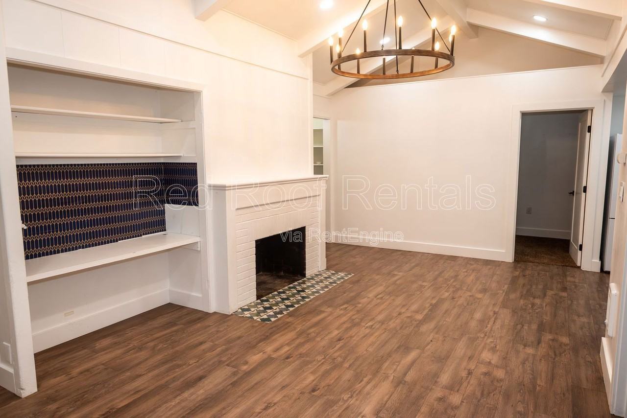 6527 95th St Sw #A - Photo 5 of 18