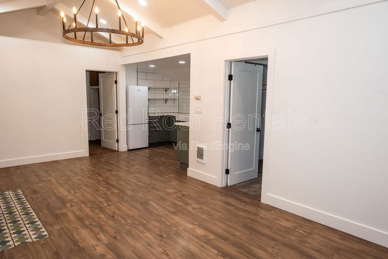 6527 95th St Sw #A - Photo 6 of 18