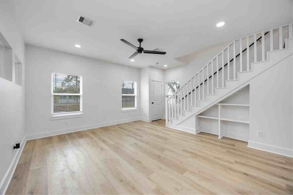 3327 Cornell St #B - Photo 4 of 24
