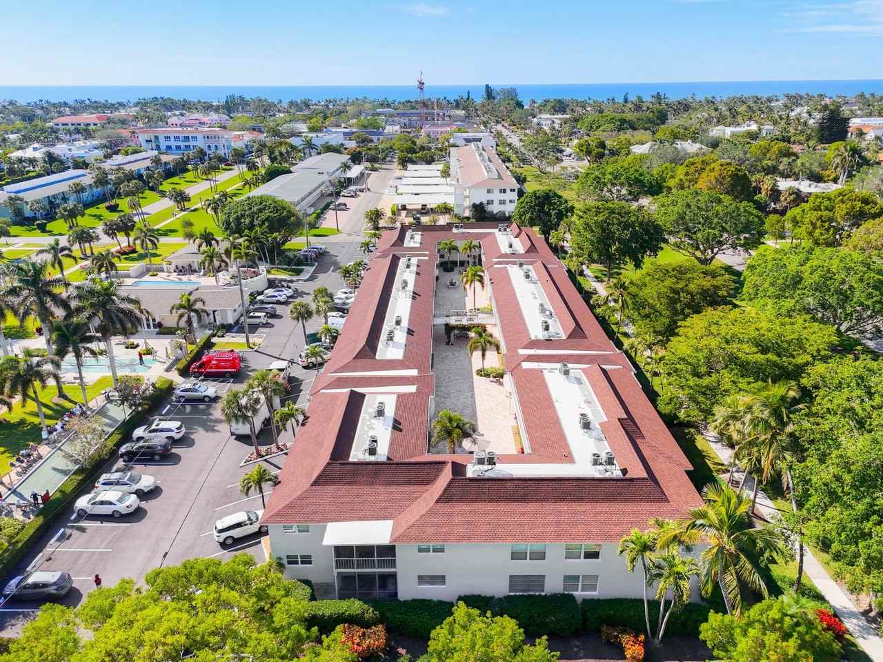 548 Broad Ave S #548 - Photo 2 of 31