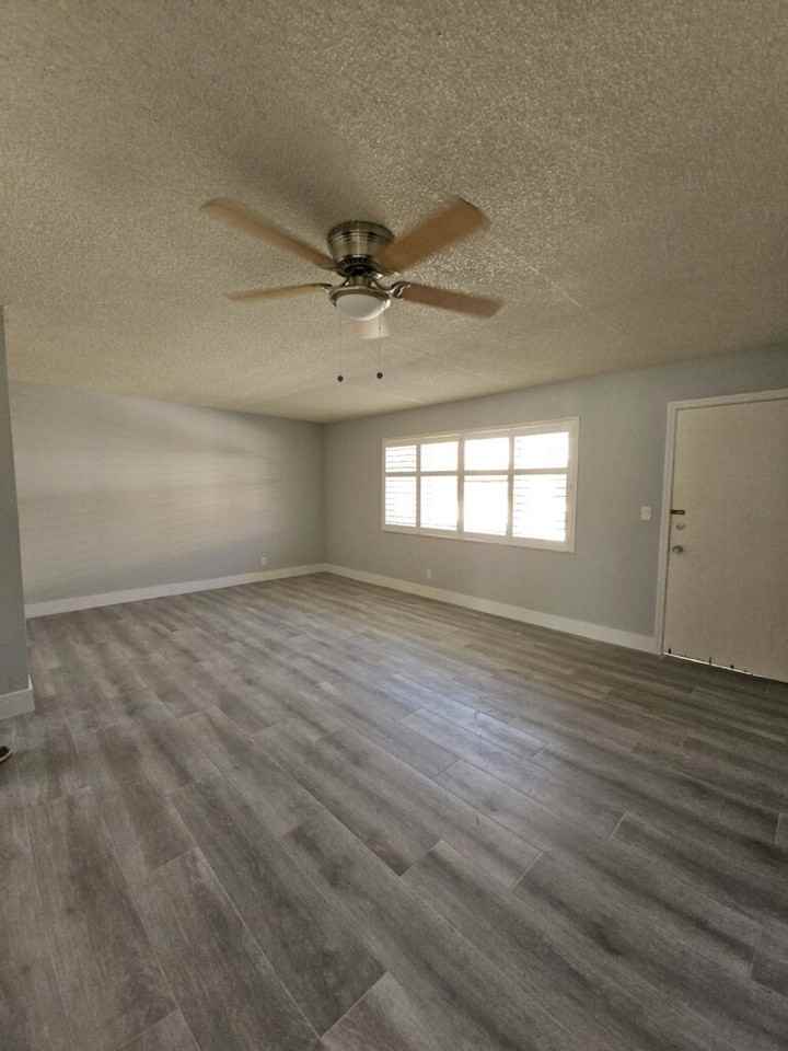 548 Broad Ave S #548 - Photo 3 of 31