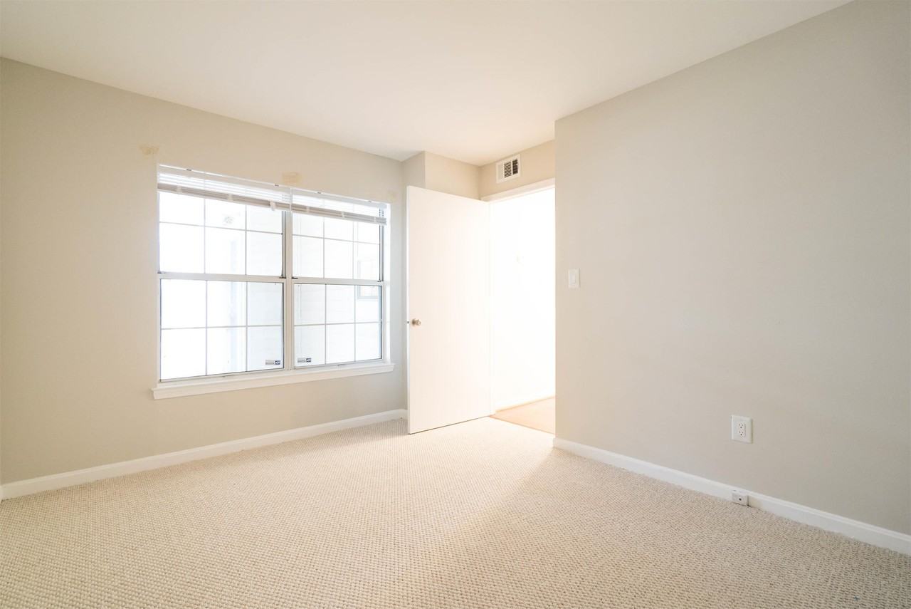 10403 Beacon Ridge Dr #1 - Photo 5 of 22