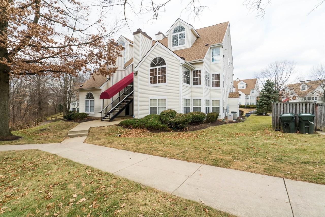 10403 Beacon Ridge Dr #1 - Photo 4 of 22