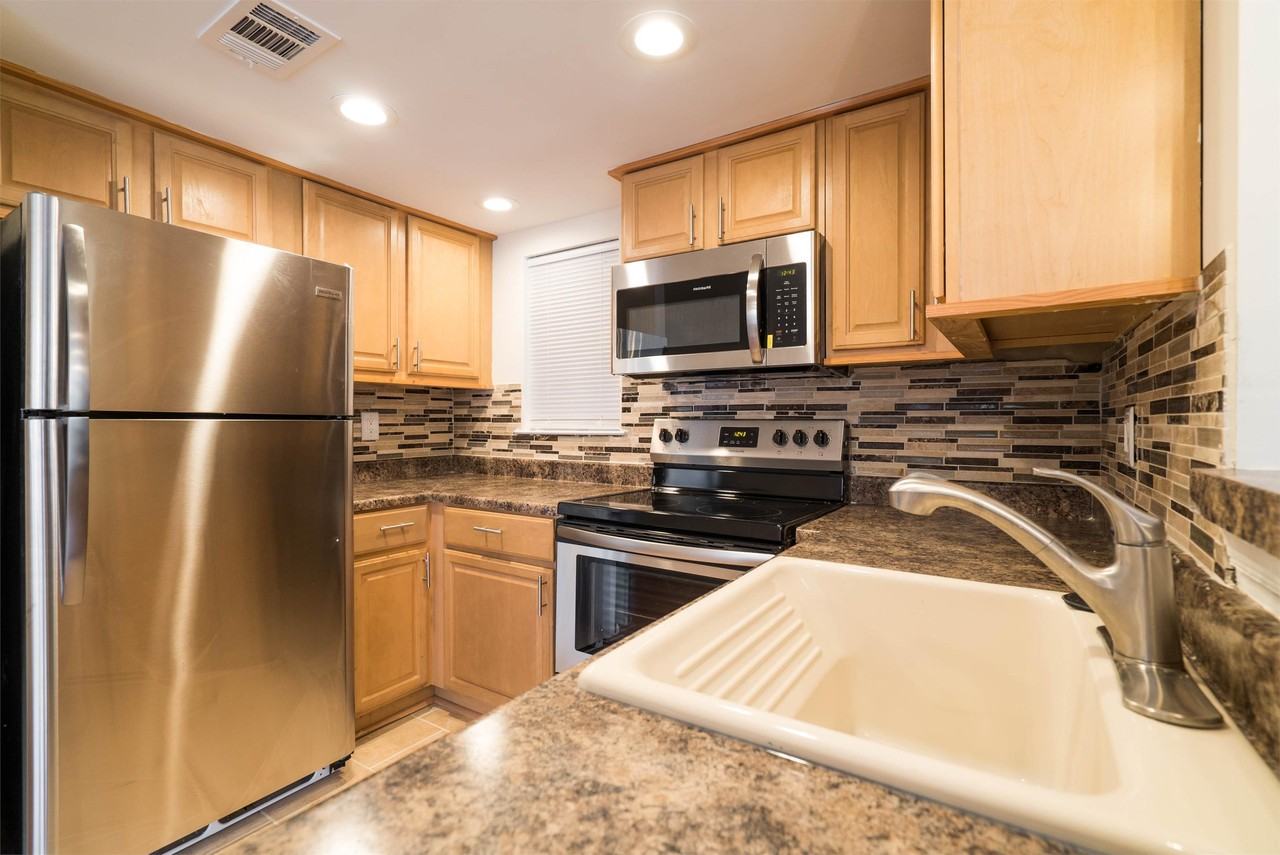 10403 Beacon Ridge Dr #1 - Photo 3 of 22