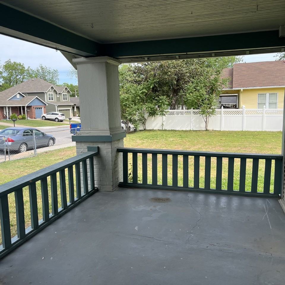 1147 N Main St - Photo 3 of 23