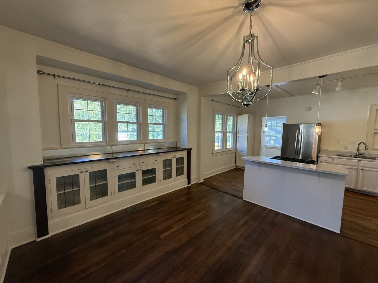 1147 N Main St - Photo 7 of 23