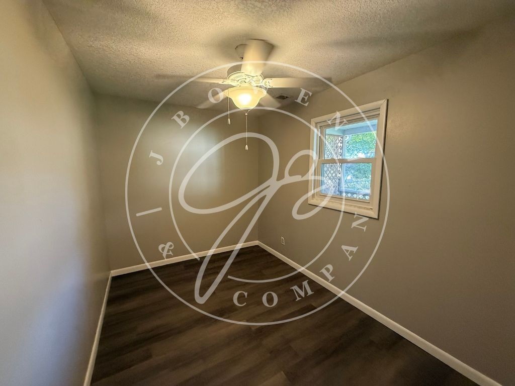 748 Weston St - Photo 3 of 11