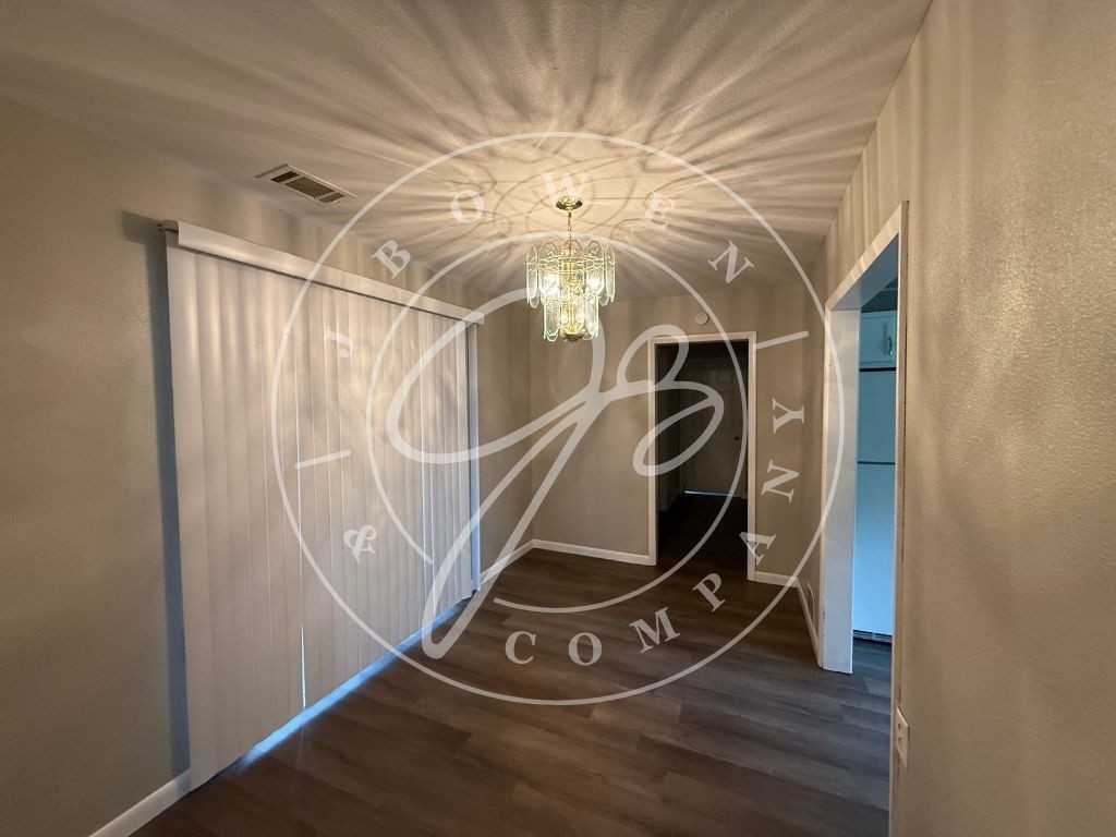 748 Weston St - Photo 4 of 11