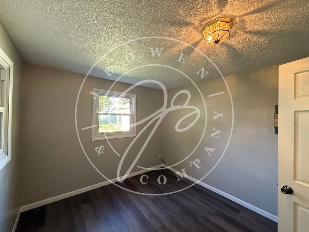 748 Weston St - Photo 5 of 11