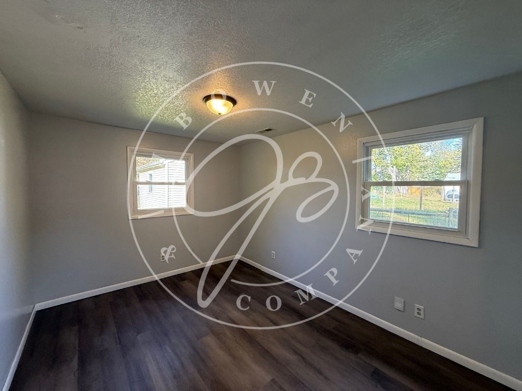 748 Weston St - Photo 6 of 11