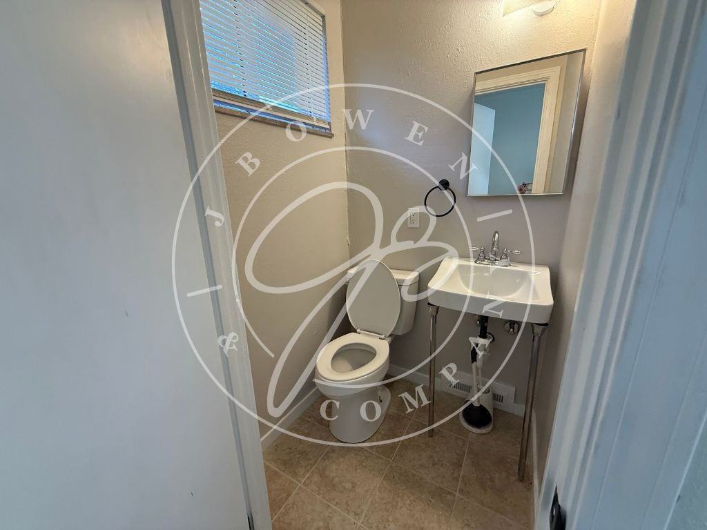 1137 Michigan Ave - Photo 3 of 16