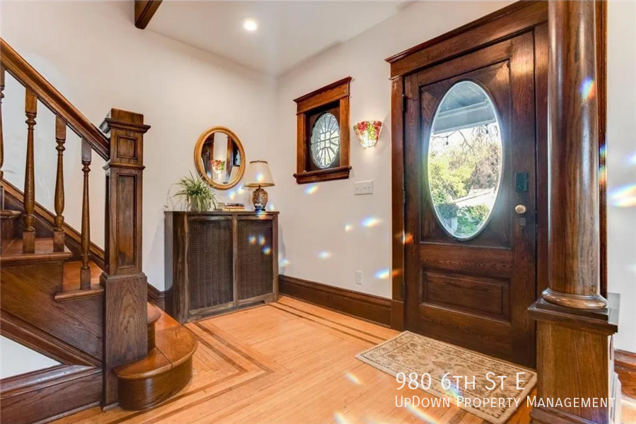 980 6th St E - Photo 3 of 29