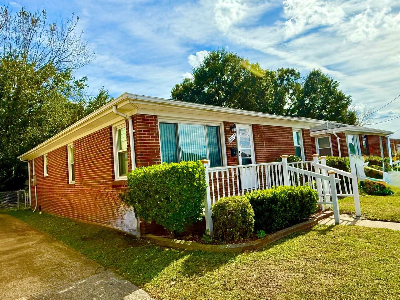 1535 Mt Vernon Ave - Photo 3 of 44