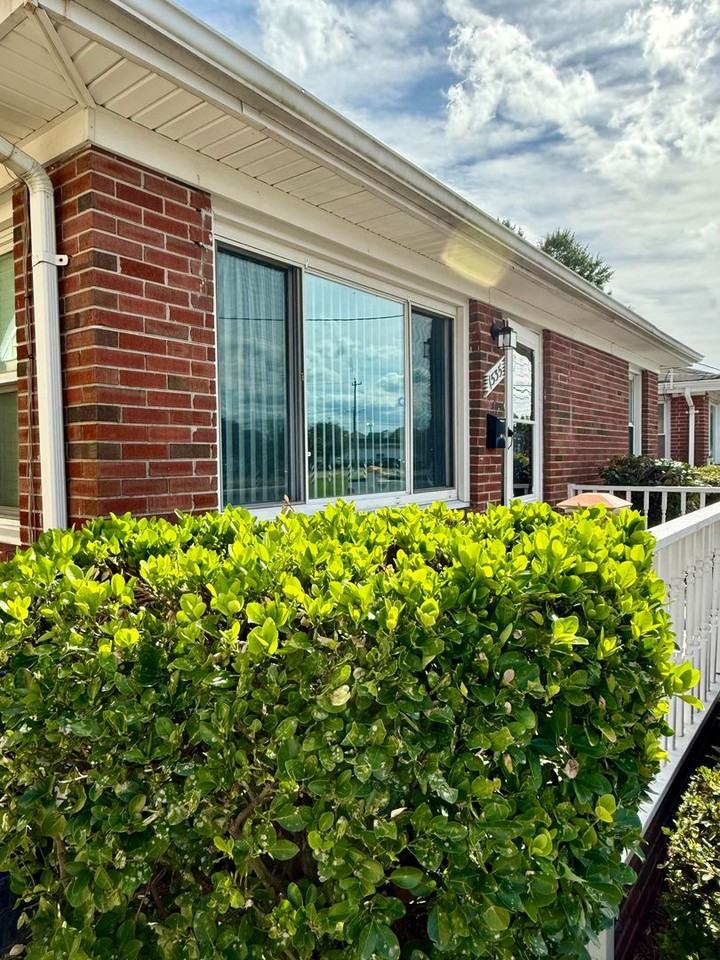 1535 Mt Vernon Ave - Photo 4 of 44