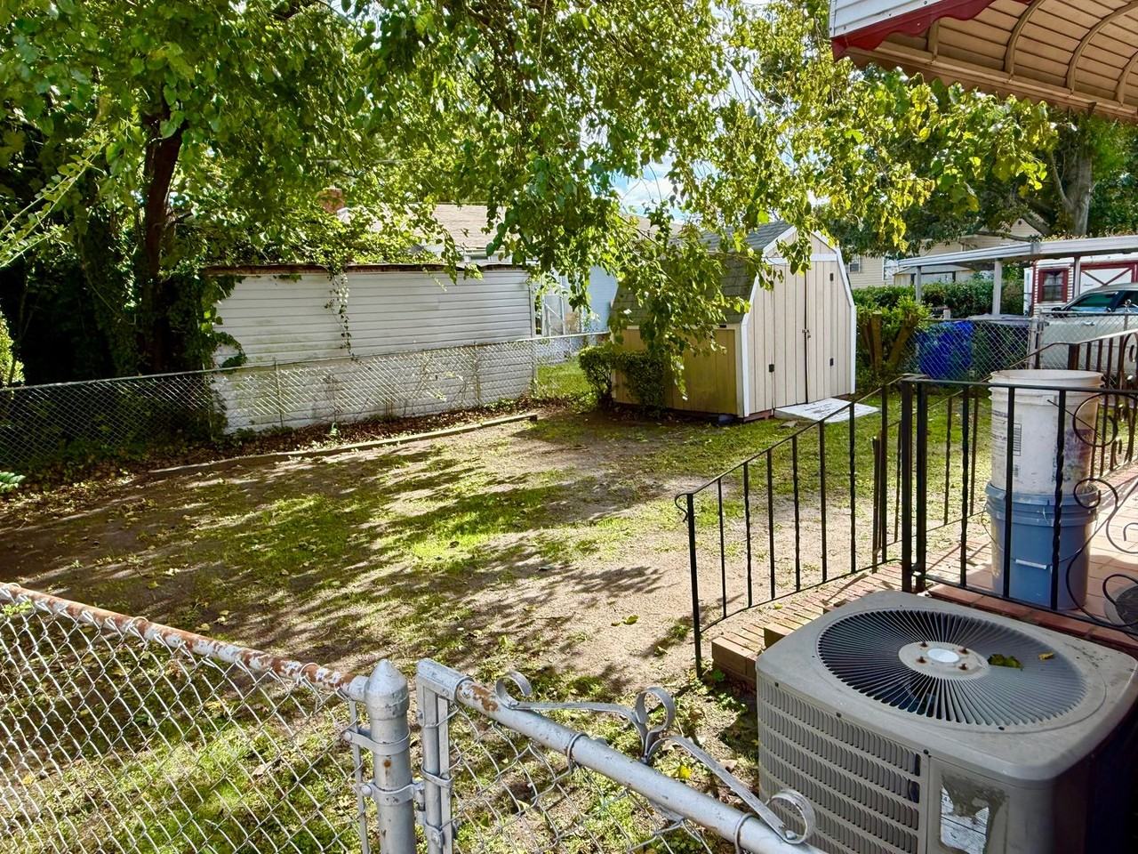 1535 Mt Vernon Ave - Photo 6 of 44