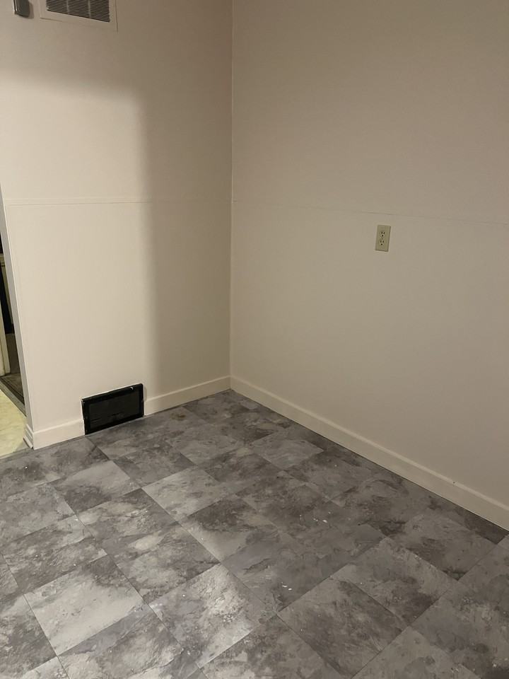 434 Ivyhurst Rd N #4 - Photo 3 of 8