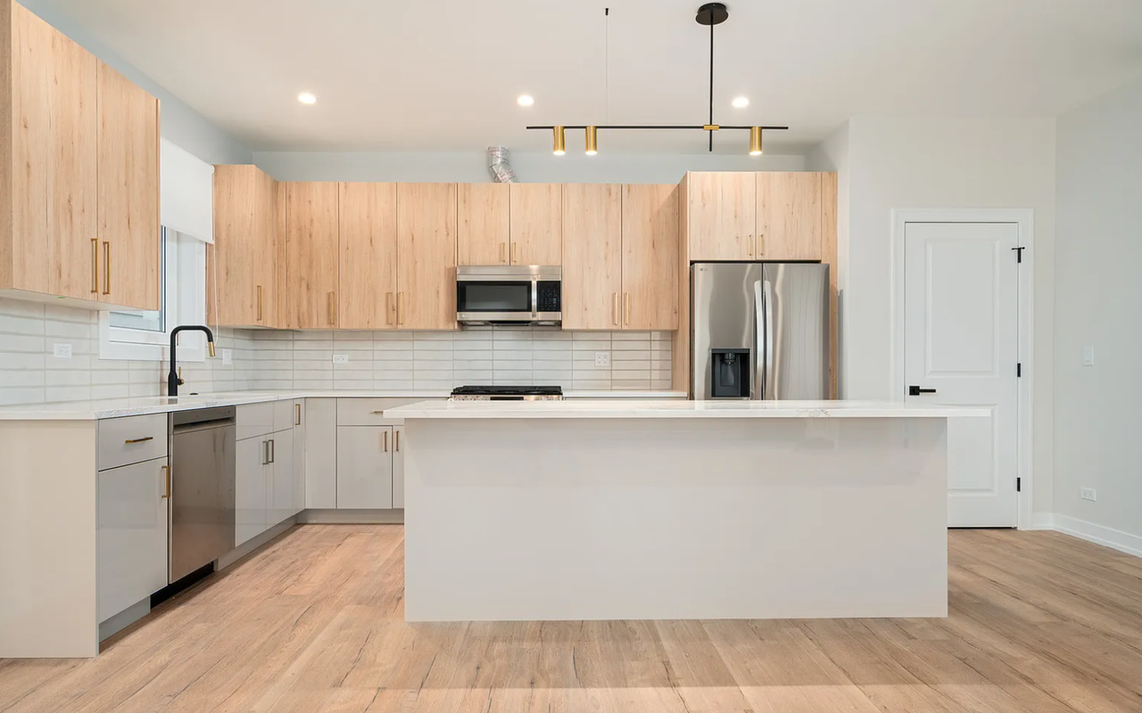 6853 W Belmont Ave #1R - Photo 7 of 24