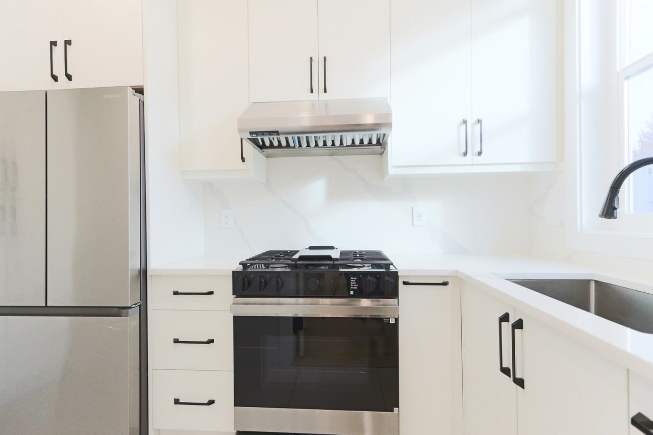 20265 98 Avenue - Photo 2 of 34