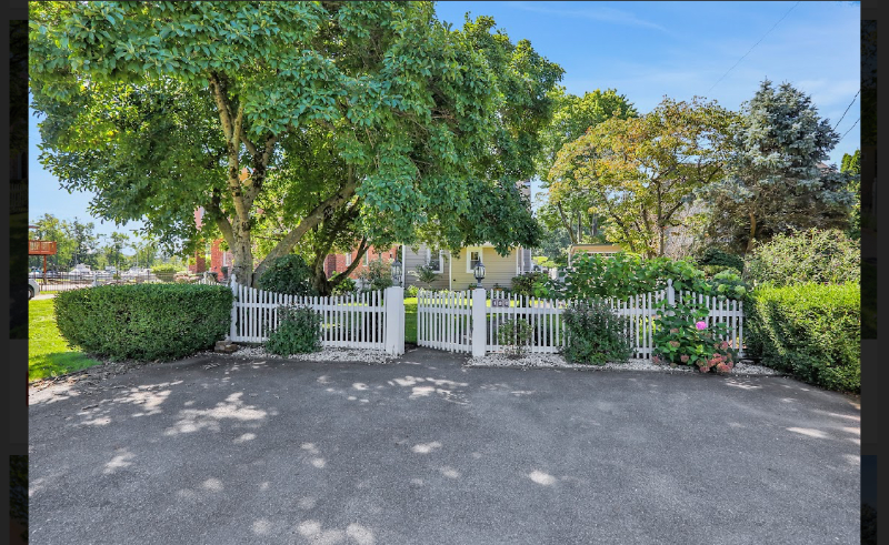 126 Lighthouse Dr - Photo 2 of 12