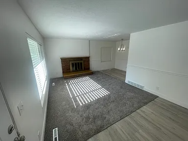 4138 Southeast - Photo 3 of 15