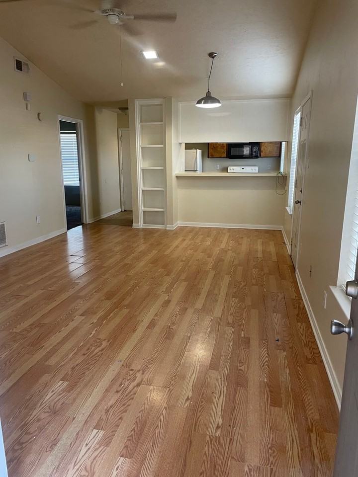 2524 Hickory Dr - Photo 2 of 19