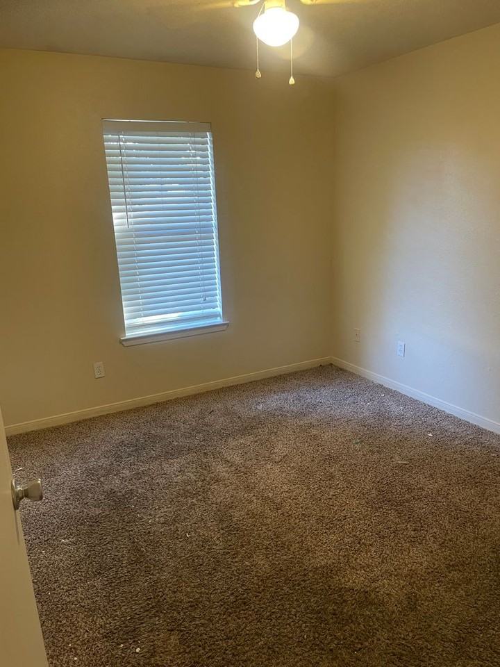 2524 Hickory Dr - Photo 7 of 19