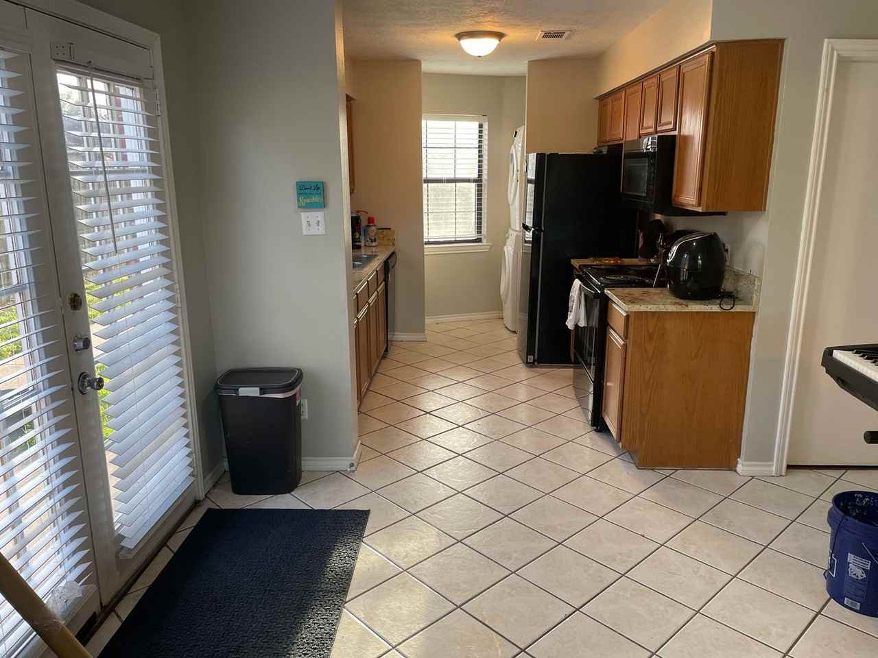 1906 Holleman Dr W - Photo 4 of 13