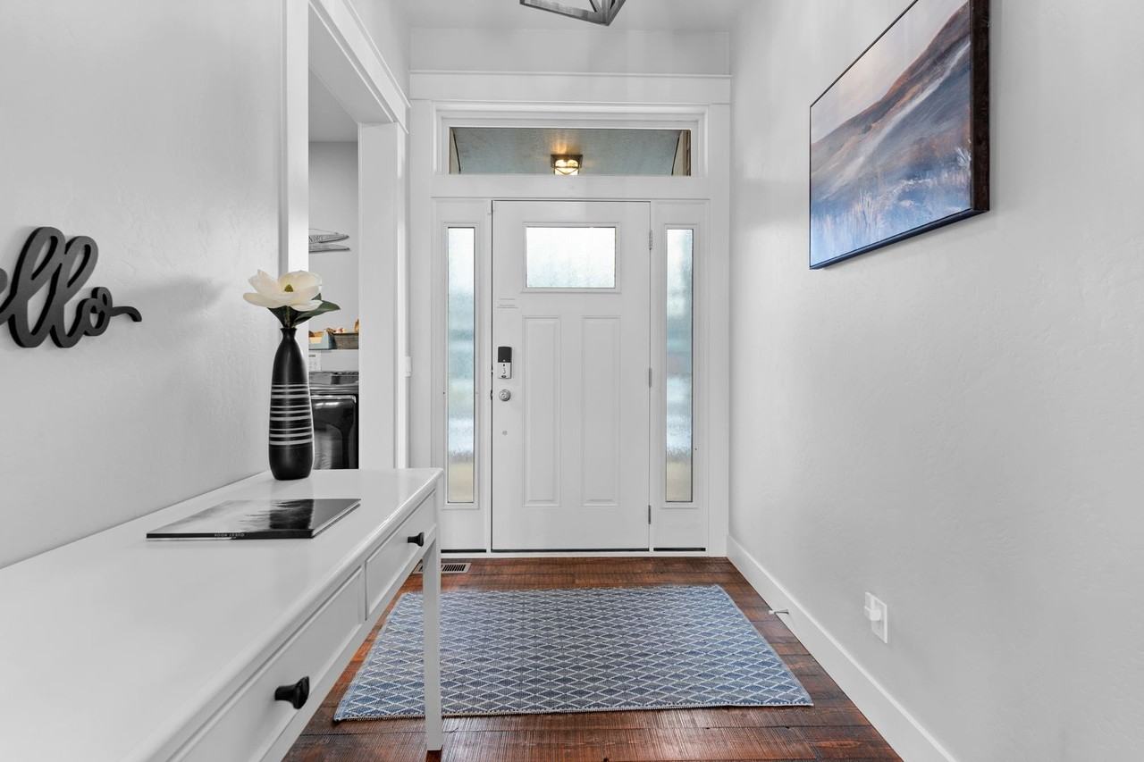 1015 Riparian Dr - Photo 5 of 38