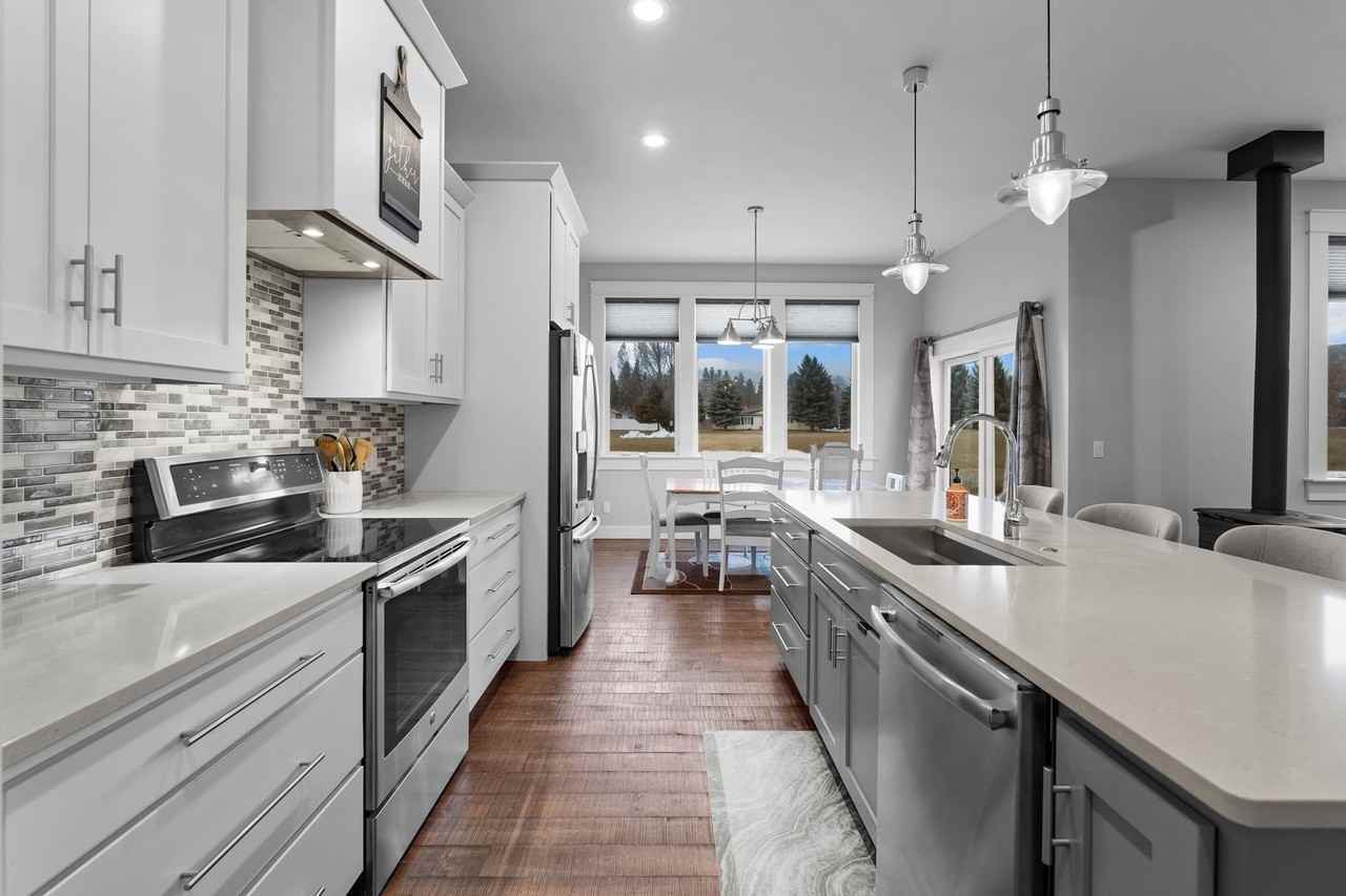 1015 Riparian Dr - Photo 6 of 38