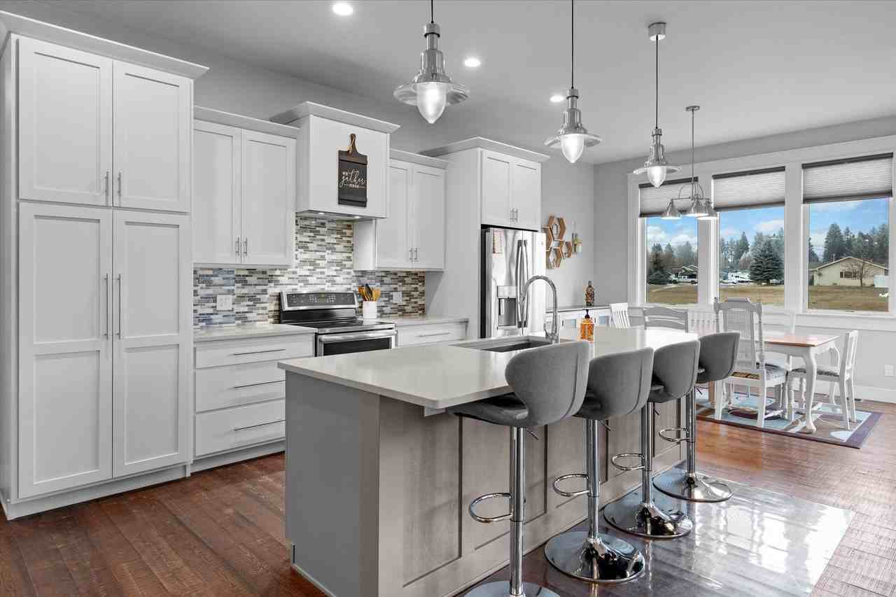 1015 Riparian Dr - Photo 7 of 38