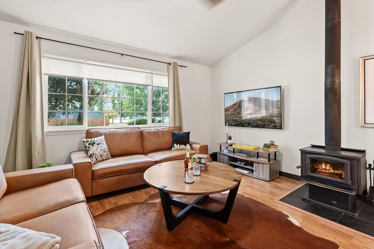 11 11 Karen Rd - Glacier Cottage - Photo 4 of 38