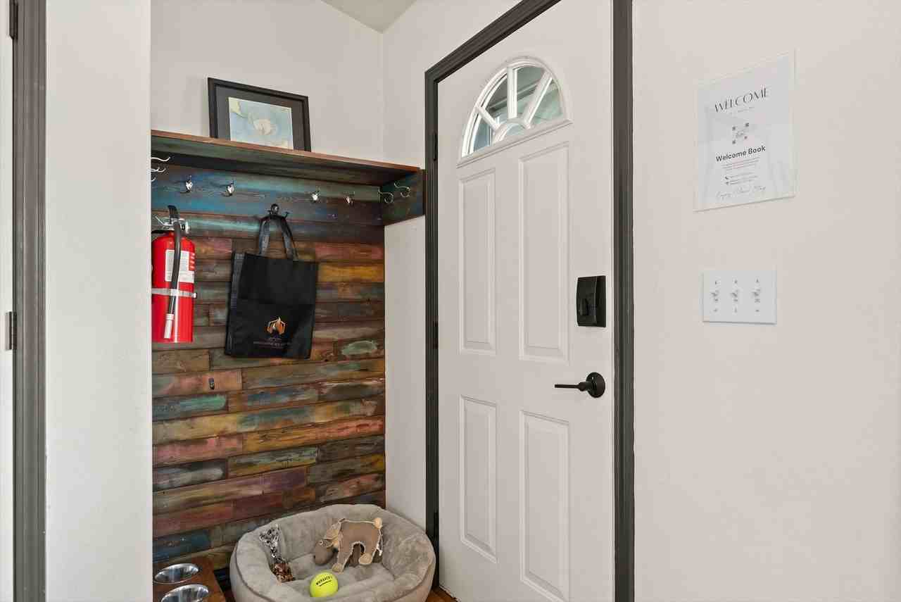 11 11 Karen Rd - Glacier Cottage - Photo 7 of 38