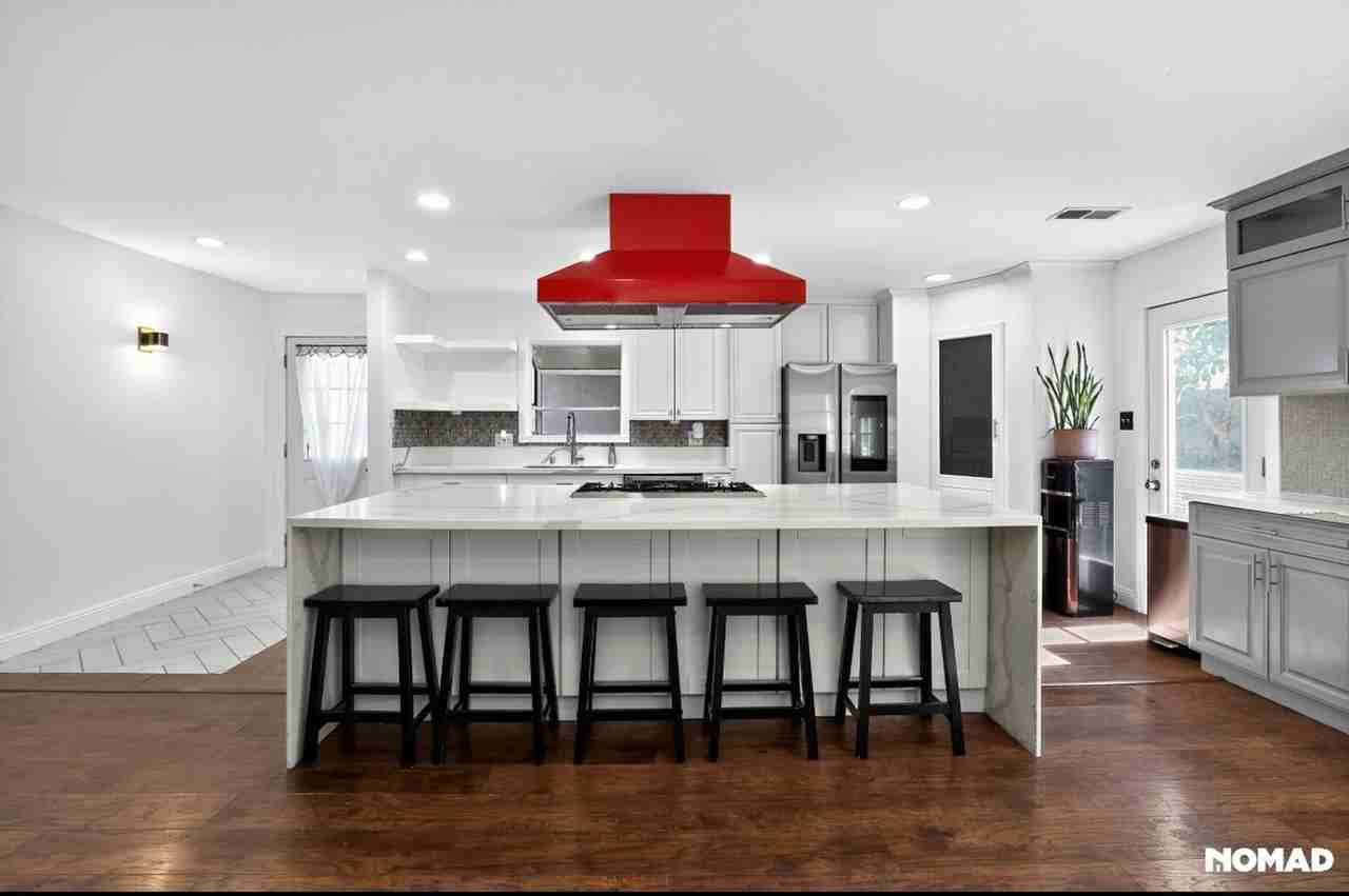 13651 Olympus Dr - Photo 3 of 34