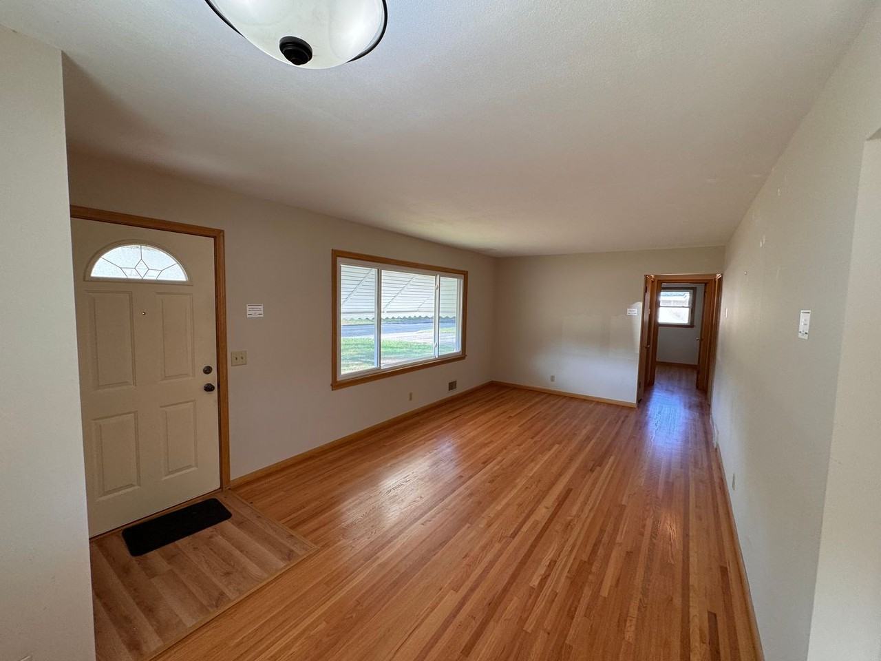 5918 Beard Avenue North - Photo 4 of 32