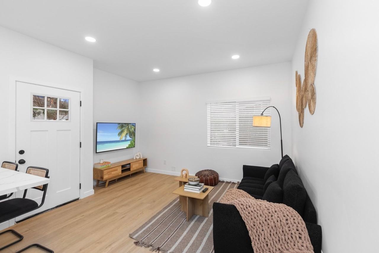 6708 Saranac St - Photo 7 of 31