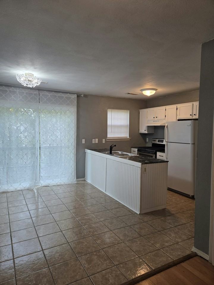 501 Braithwaite Street, Unit A - Photo 3 of 15