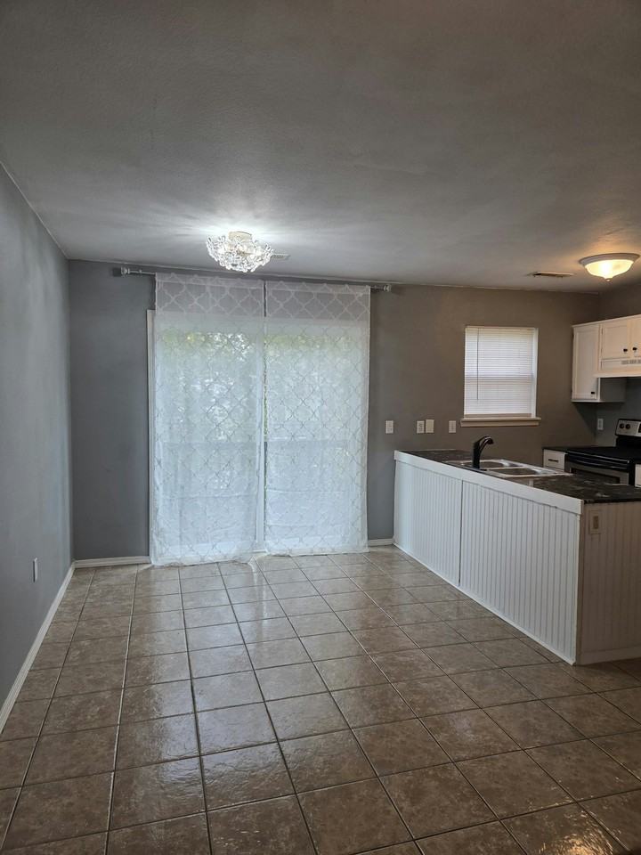 501 Braithwaite Street, Unit A - Photo 4 of 15