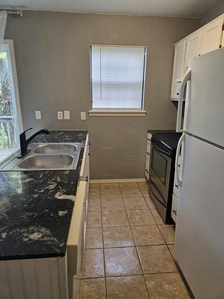 501 Braithwaite Street, Unit A - Photo 5 of 15